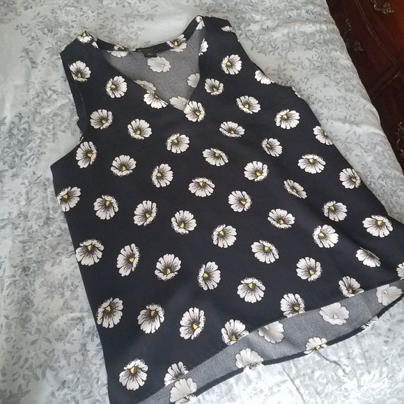 Ann Taylor Tops - Ann Taylor Daisy print top
